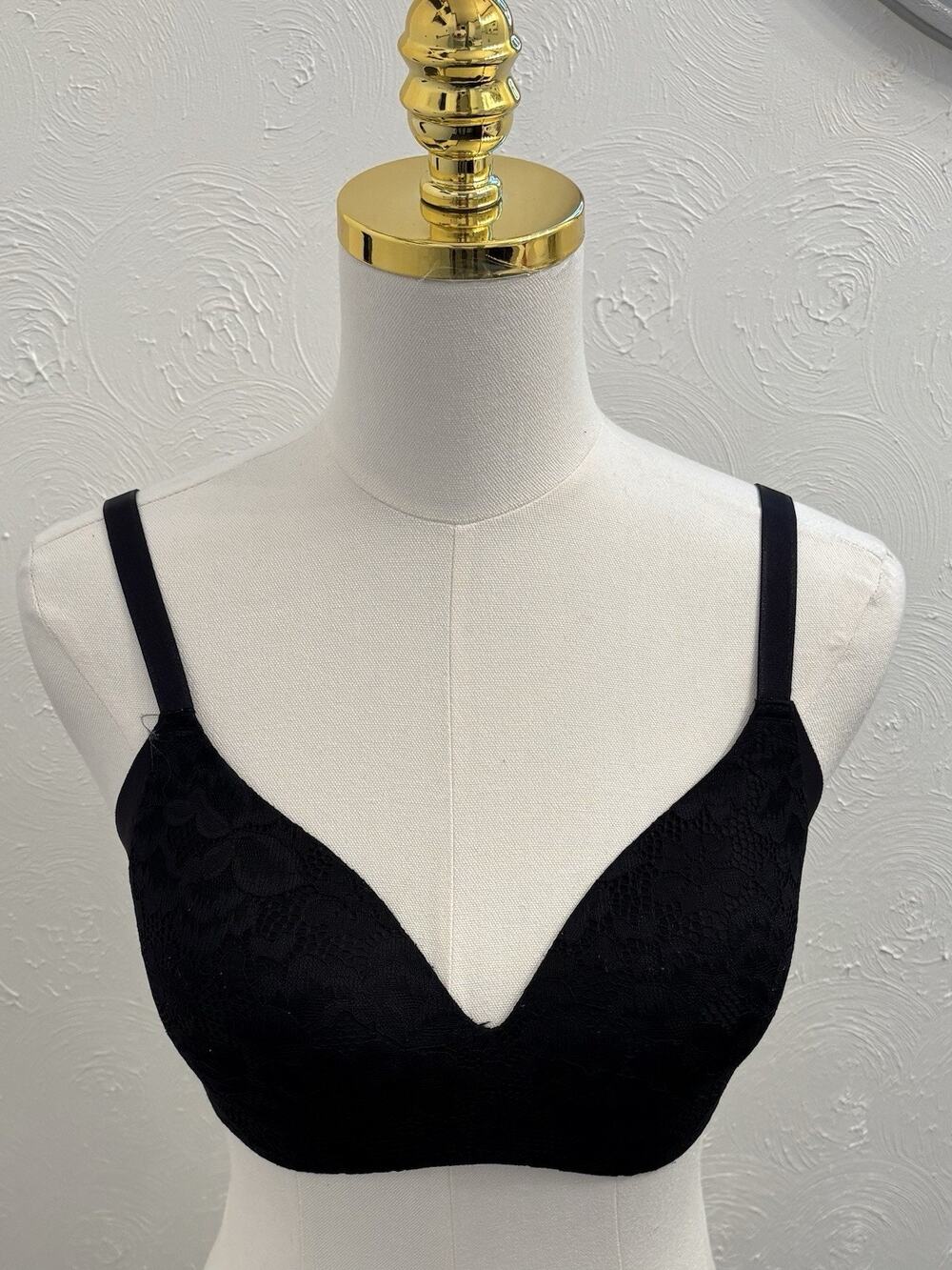 Knix Lace Overlay Contour Bra Black Wireless Soft Size 3 (36-38 B/C)